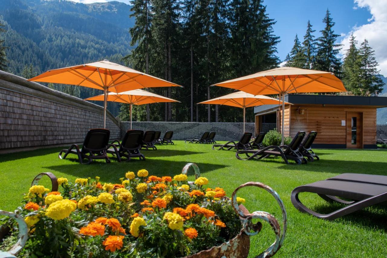 Croce Bianca Leisure & Spa Hotel Canazei Exteriör bild