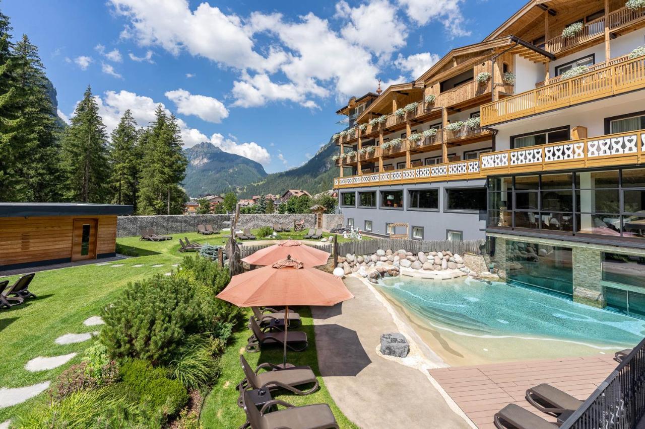 Croce Bianca Leisure & Spa Hotel Canazei Exteriör bild