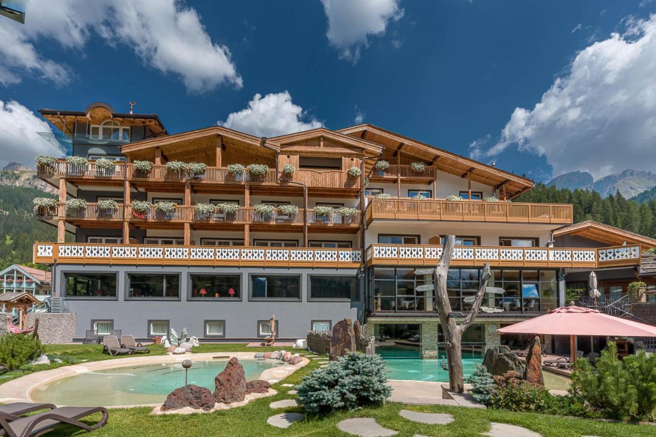 Croce Bianca Leisure & Spa Hotel Canazei Exteriör bild