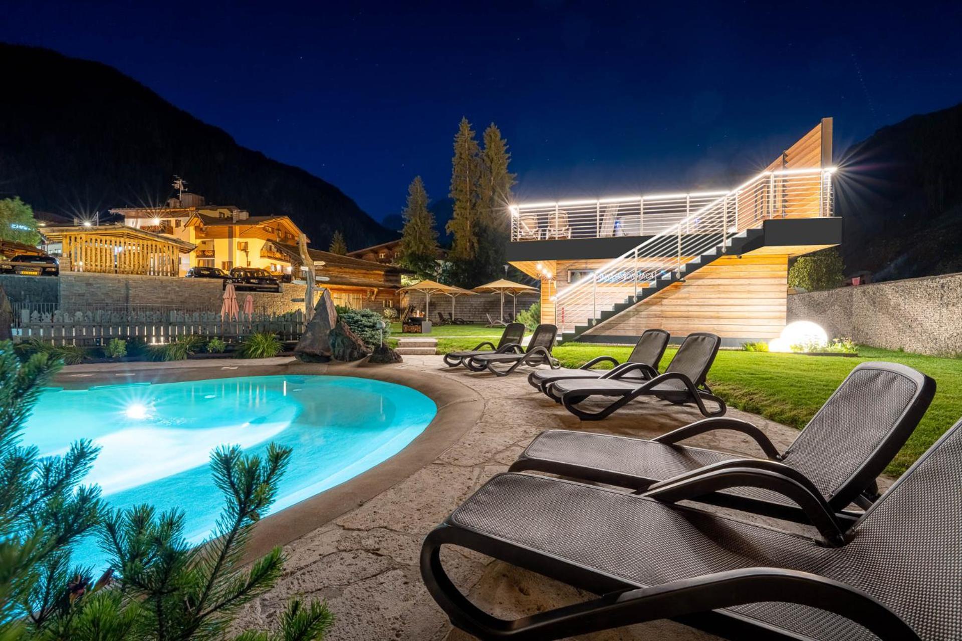 Croce Bianca Leisure & Spa Hotel Canazei Exteriör bild