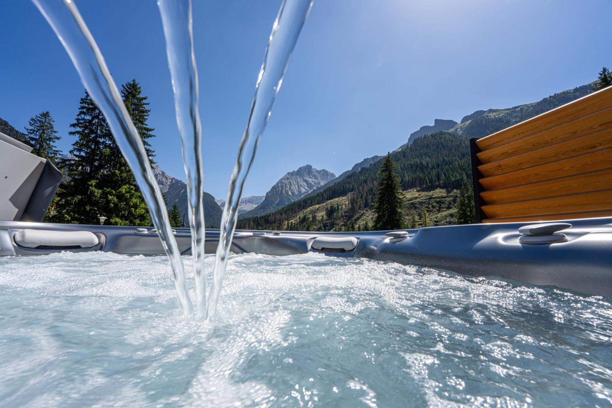 Croce Bianca Leisure & Spa Hotel Canazei Exteriör bild
