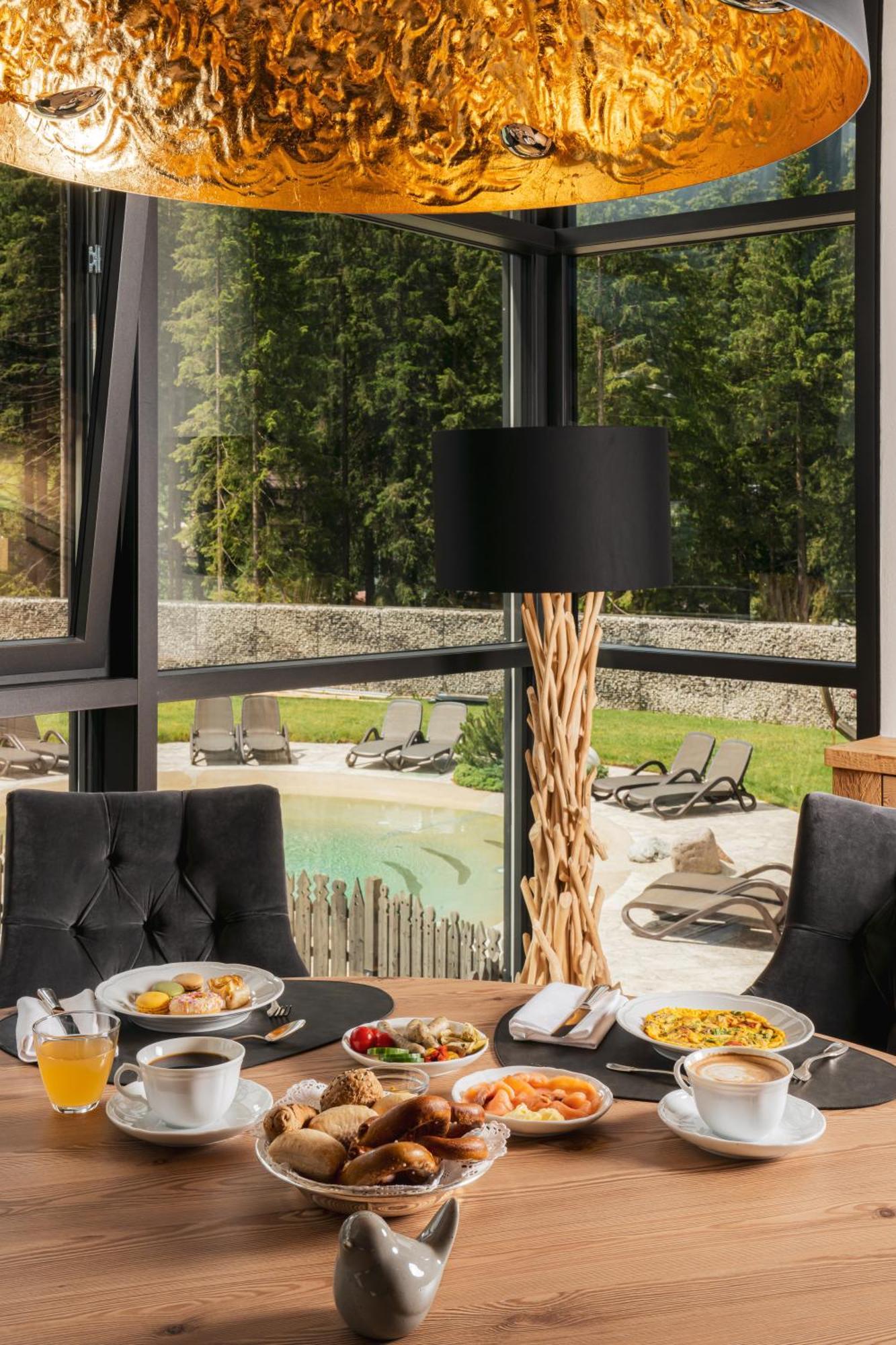 Croce Bianca Leisure & Spa Hotel Canazei Exteriör bild