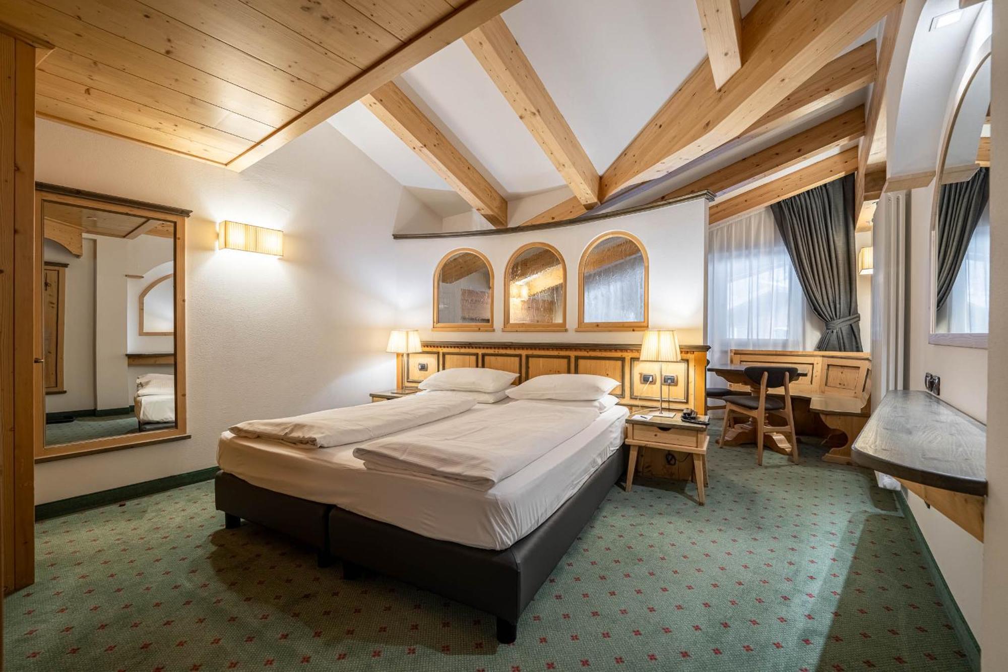 Croce Bianca Leisure & Spa Hotel Canazei Exteriör bild