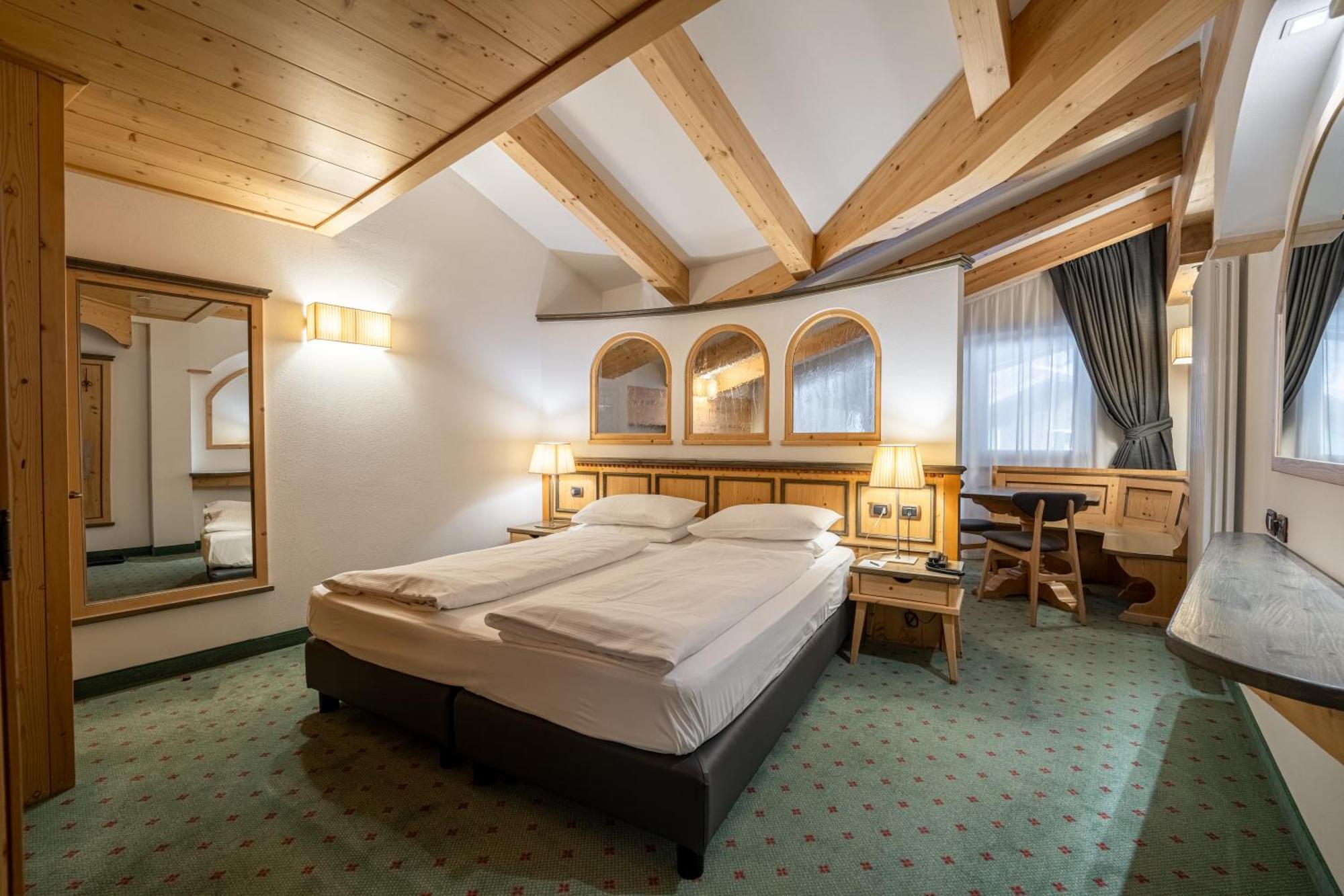 Croce Bianca Leisure & Spa Hotel Canazei Exteriör bild