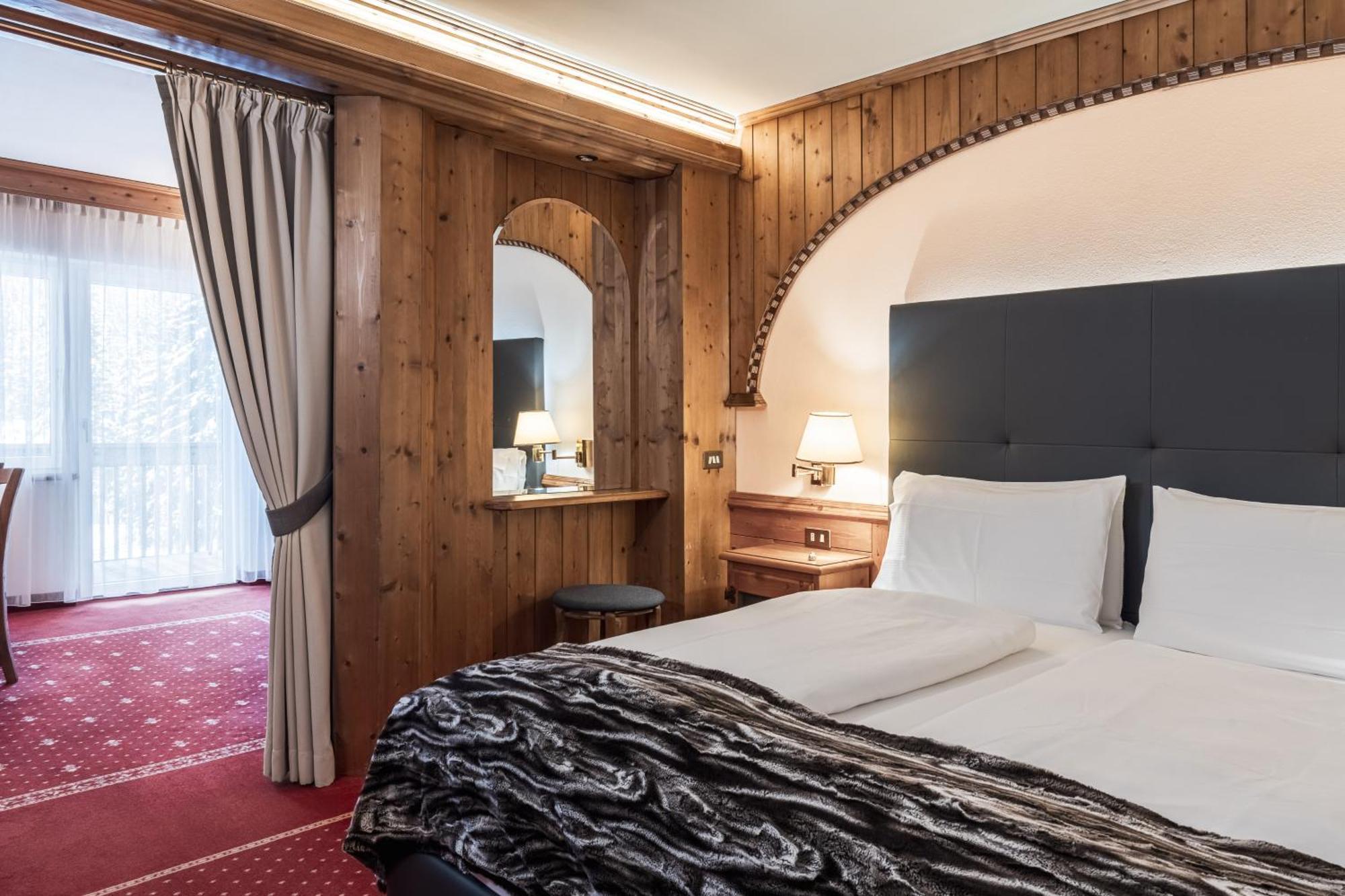 Croce Bianca Leisure & Spa Hotel Canazei Exteriör bild
